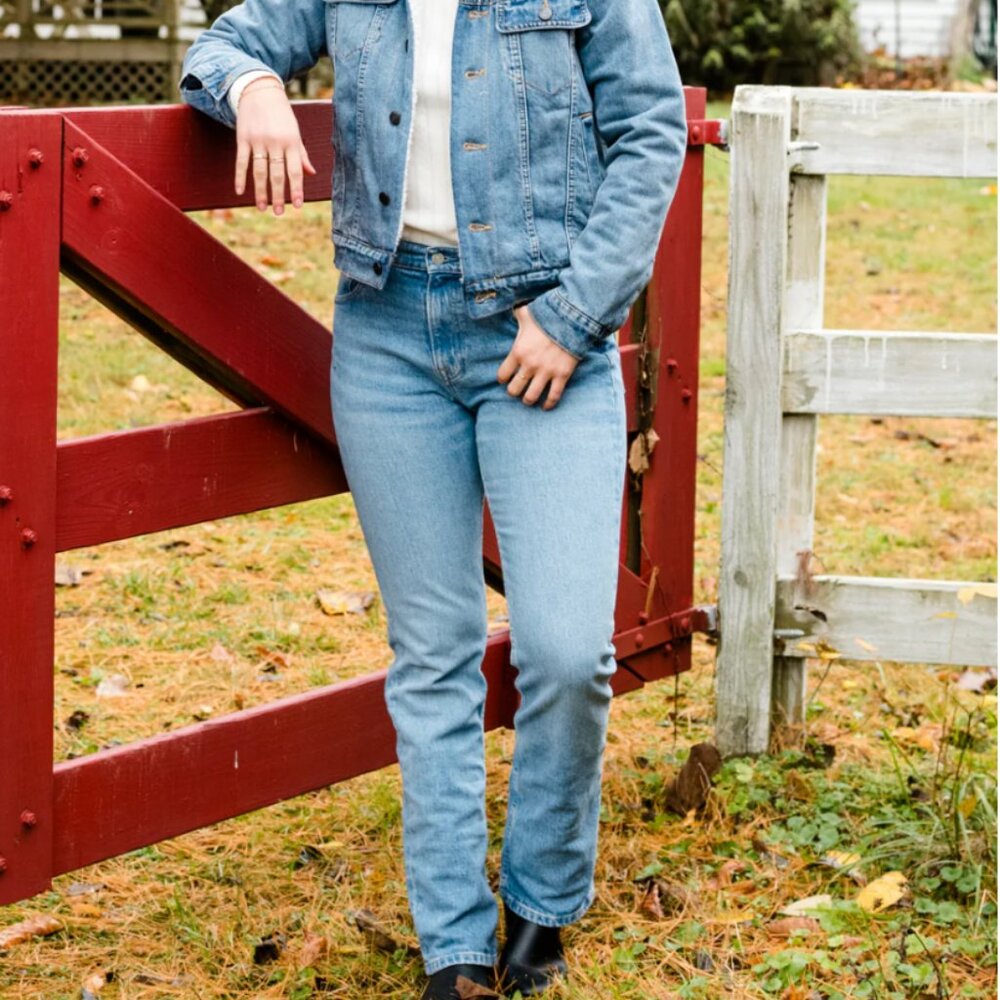 ABLE Becky Straight Leg Jean Sz 26 Mid Blue Wash
